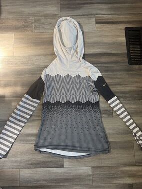 Nike Dri-fit White and Black Hooded Long-Sleeve Performance Top